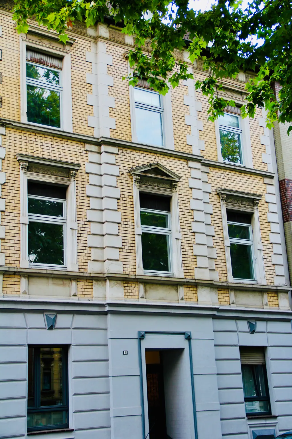 Fassade des Stadthauses Brückenplatz 18
