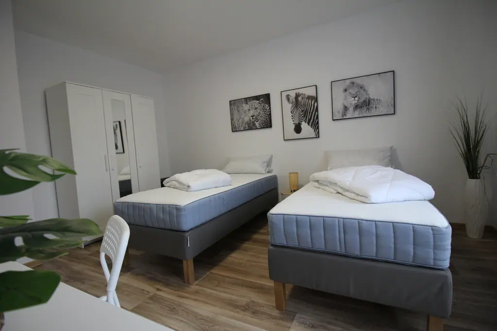Africa Lodge: zwei Einzelbetten mit Löwenbild